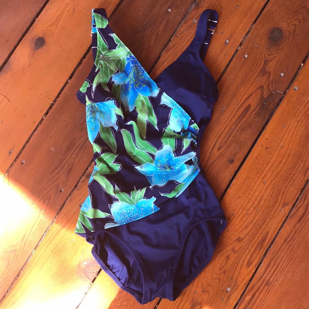 Roxanne 34B beautifully form fitting swimsuit